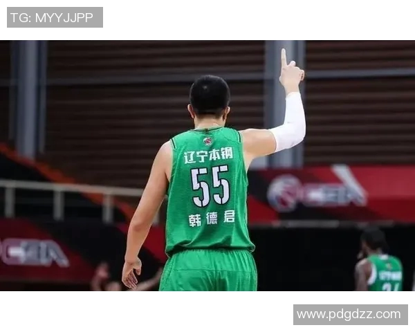 韩德君：从篮球新星到CBA传奇的成长之路与辉煌成就解析