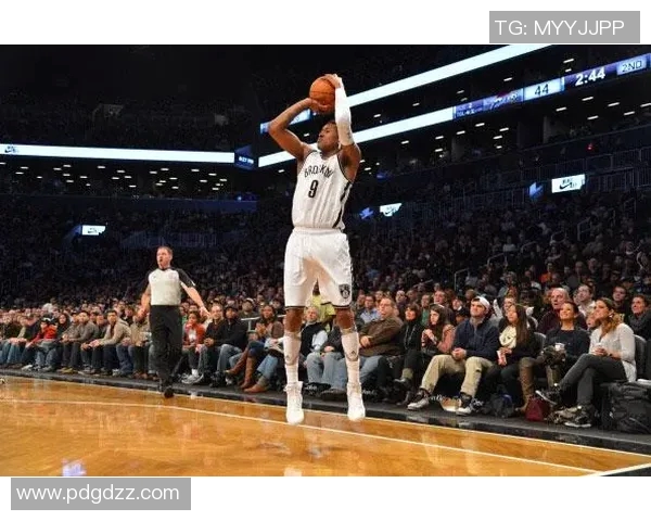 马尚布鲁克斯的篮球之路与职业生涯的辉煌成就与挑战分析